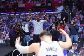 爱游戏包含德甲集结日再迎强敌；达拉斯独行侠队长鼓劲；主帅态度：气氛紧张；更衣室氛围转暖的词条