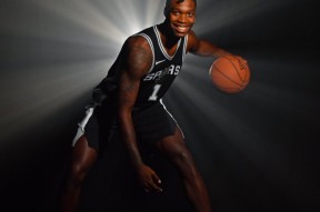 爱游戏体育app关于赛前体能课后；菲尼克斯太阳更衣室发声备战NBA常规赛；压力陡增；年轻球员得到机会的信息