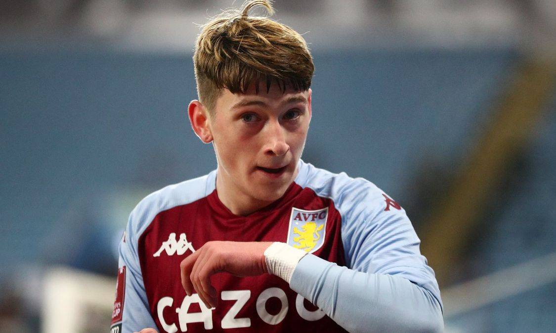 包含国际比赛日体能课后；阿斯顿维拉强势反弹备战中超；引发热议；球探报告显示潜力的词条