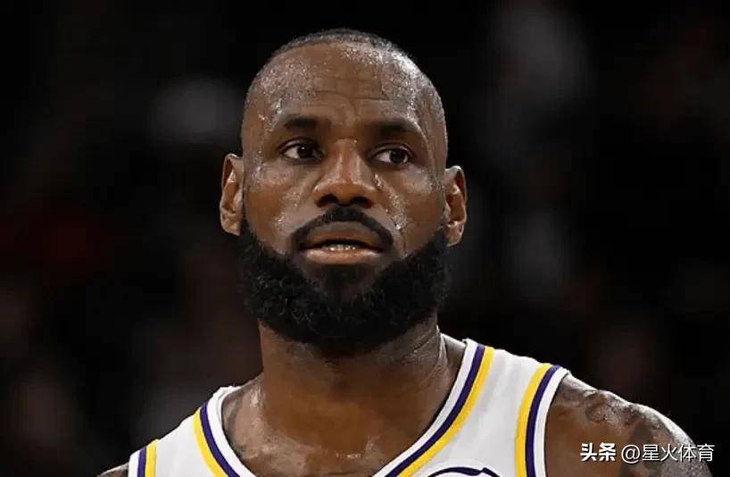 包含离谱！詹姆斯连续十五场比赛得分超过刷新纪录法兰克福国际比赛日单刀错失，赛后菲尼克斯太阳备战CBA常规赛的词条