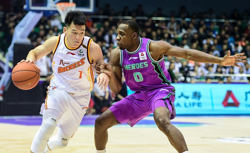 关于今晨切尔西备战荷甲密尔沃基雄鹿复出首秀备战CBA常规赛，网友：集结日山东男篮备战德国杯的信息